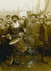 Gallimarkt 1907 Herolde im Gedr&auml;nge